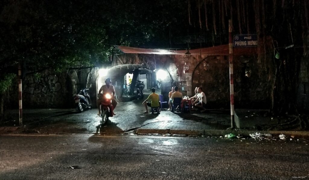 Dark streets of urban survival in Hanoi, Vietnam | TRDCRFT