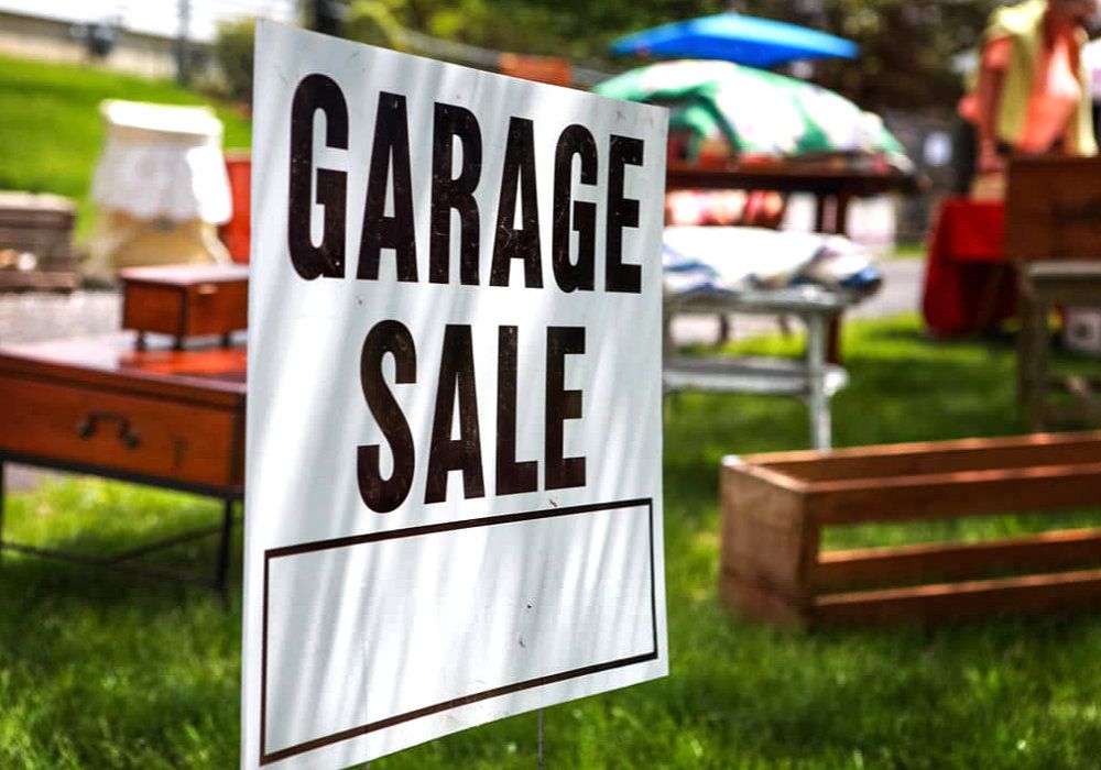 How-to-become-a-nomad-Garage-Sale (1)