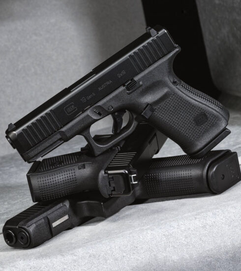 The Pistol of the Navy SEALs is The Glock 19 | TRDCRFT